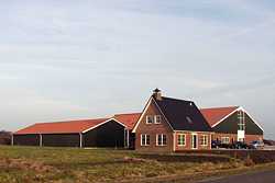 Het Bestemmingsplan gaat uit van een bouwperceel van 1,5 hectare voor een volwaardig agrarisch bedrijf, zoals de gietenhouderij van Lute en Janneke Huisman in Katlijk.